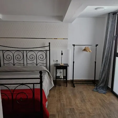 With Stunning Views In 50 M² + Close To The Sea 기마르