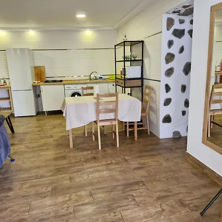 With Stunning Views In 50 M² + Close To The Sea 아파트