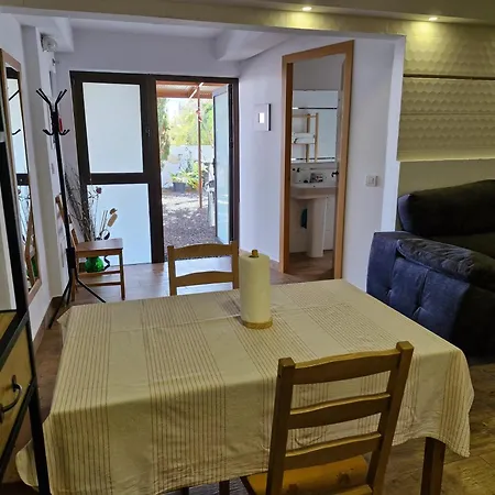 With Stunning Views In 50 M² + Close To The Sea 아파트