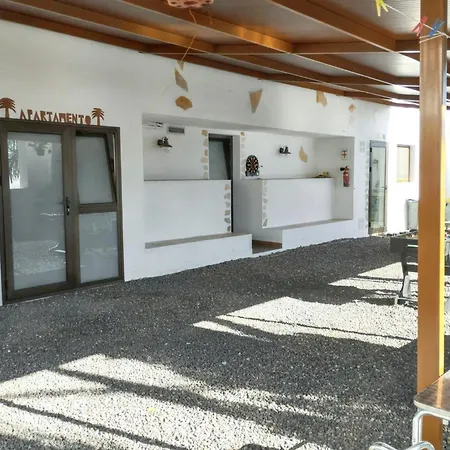 With Stunning Views In 50 M² + Close To The Sea Apartmán